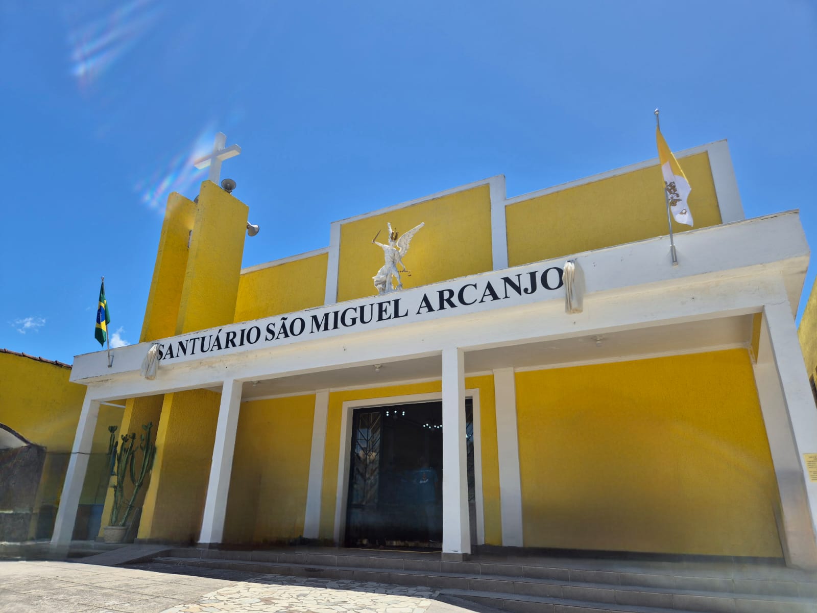 Interior do Santuário de São Miguel Arcanjo